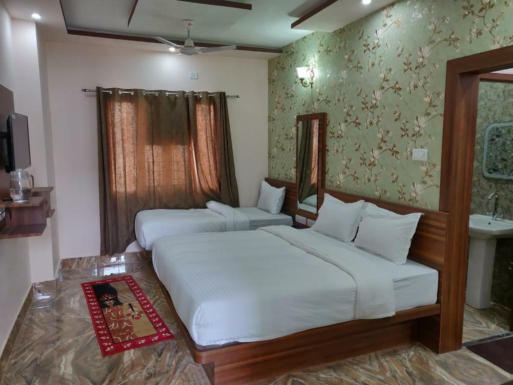 Ashiyana Palace Hotel *